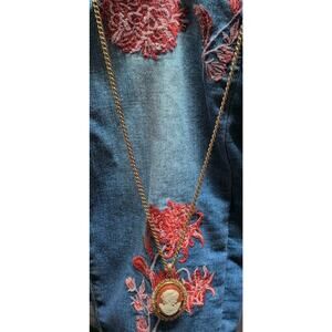 Lovely vintage Victorian Revival gold tone two sided resin Cameo Necklace 24 In